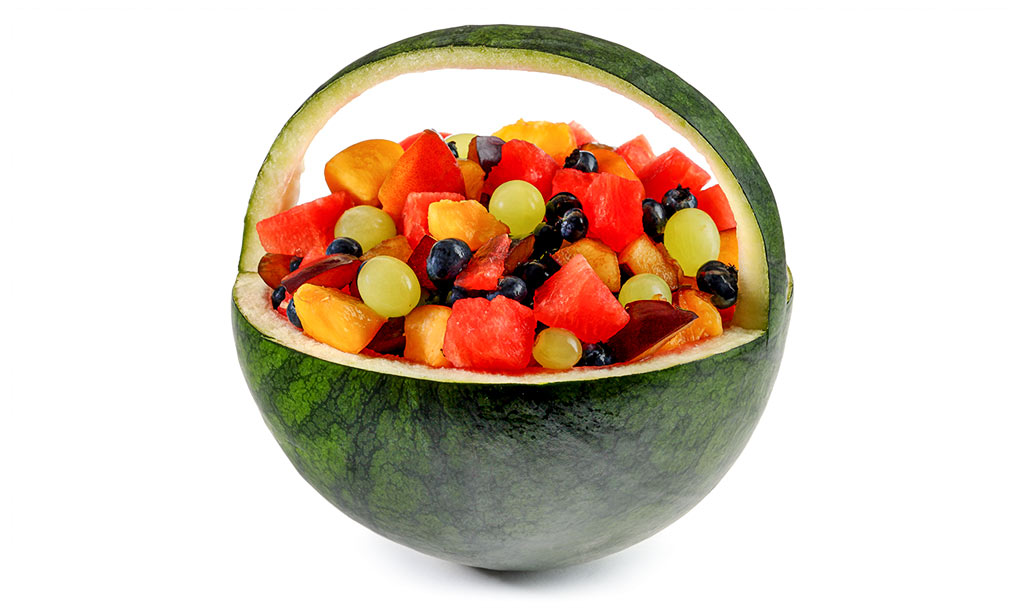 Obst Salat im Melonen Korb Rezept