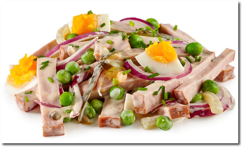 Fleisch Salat mit Ei und Erbsen